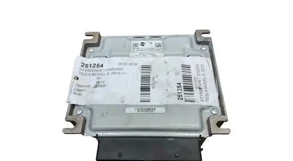 Tesla Model S Sound amplifier 100483310A03 100035000109