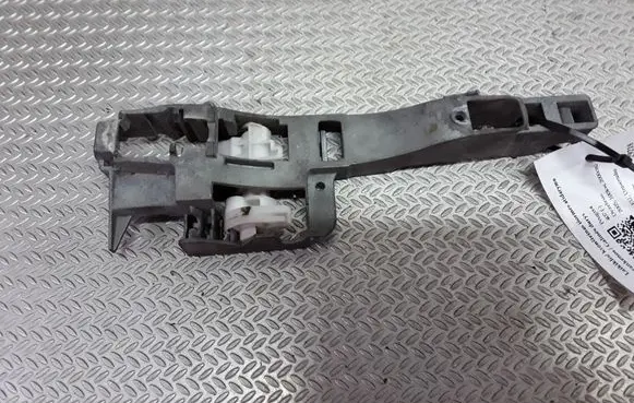 Rear door exterior handle/bracket