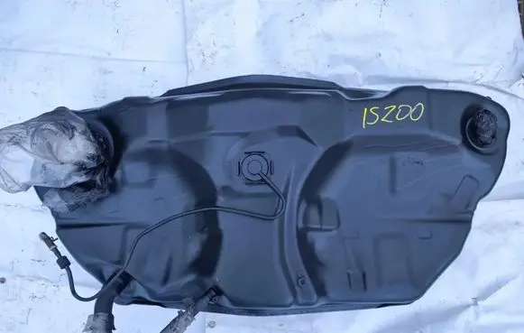 Lexus IS 200-300 Fuel tank