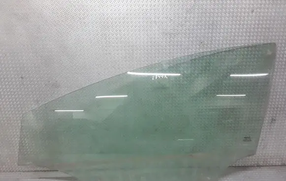Seat Leon (1P) Front door window glass four-door