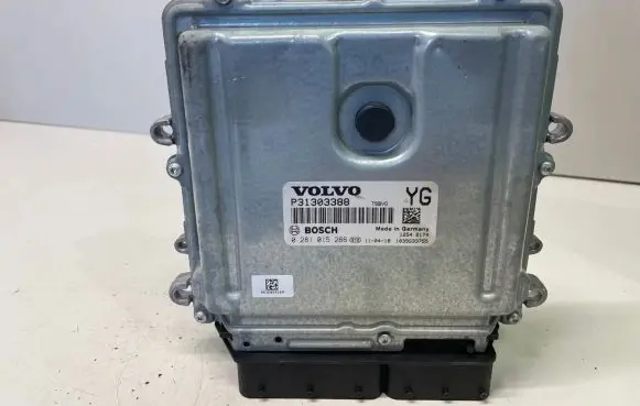 Volvo XC60 Engine control unit/module P31303388 0281015286