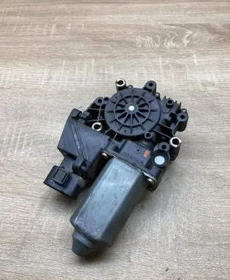 Audi A4 S4 B5 8D Front door window regulator motor 05071901 8D0959802B 113846