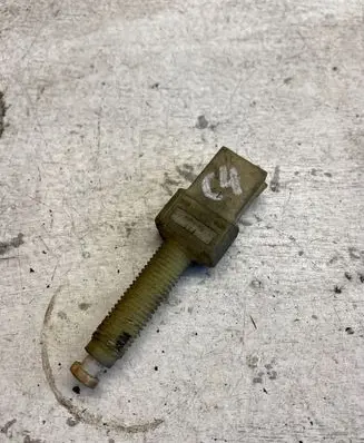 Audi A6 S6 C4 4A Brake pedal sensor switch 443945515