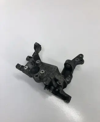 Peugeot 308 Engine mounting bracket 9804121180