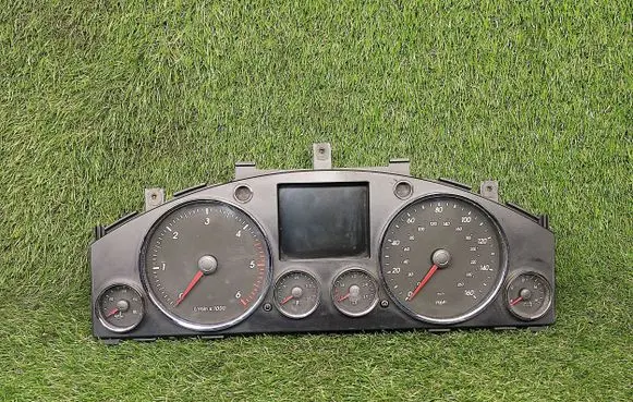 Volkswagen Touareg I Speedometer (instrument cluster) 7L6920980S