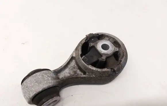 Nissan Qashqai Engine mount bracket