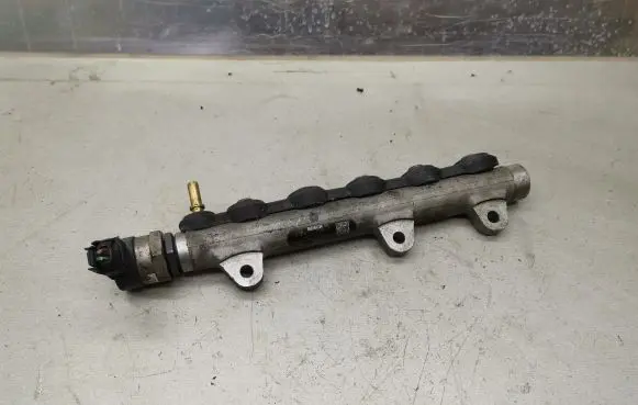 Nissan X-Trail T31 Fuel main line pipe 0445214155 8200842432 0281002800