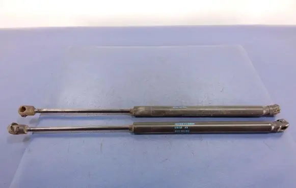 Renault Clio III Shock absorber/damper mounting bracket 8200583852