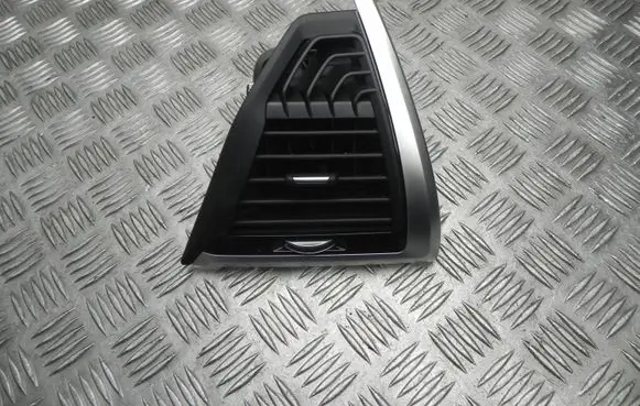 BMW X3 G01 Rear air vent grill 9363445