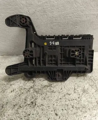 Volkswagen PASSAT B6 Battery tray 1K0915333