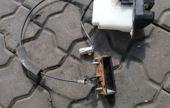 Honda FR-V Loading door lock 