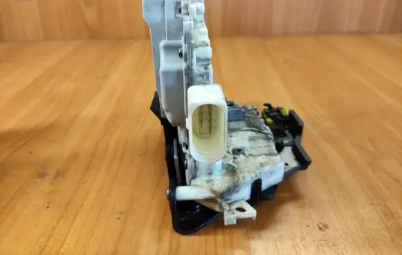 Audi A6 S6 C6 4F Front door lock 4F1837015E A046465