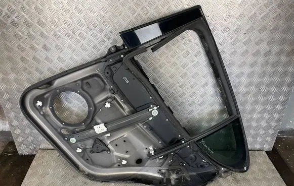 Rear window lifting mechanism without motor