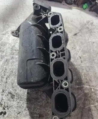 Toyota Avensis T250 Intake manifold 