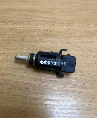 BMW 5 E60 E61 Coolant temperature sensor 1433077 D5033