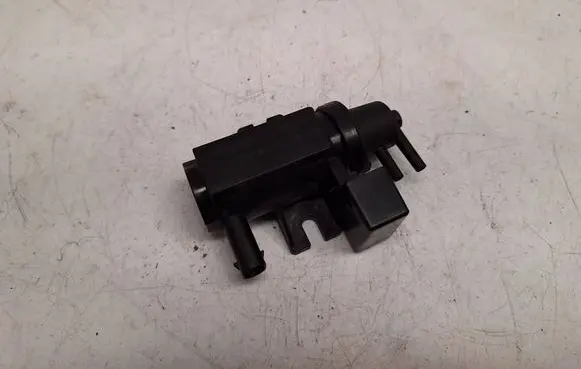 BMW 3 E90 E91 Valve vacuum 11747805391