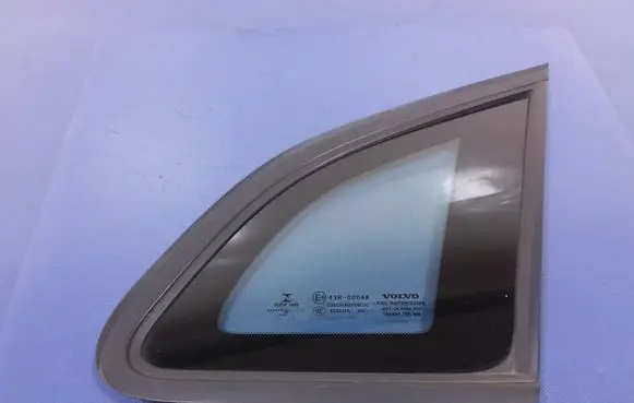 Volvo V40 Rear side window