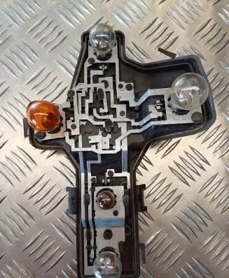 Volkswagen Touran I Tail light bulb cover holder 1T0945257D
