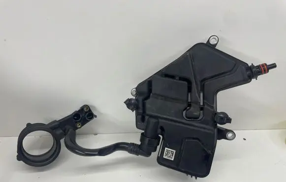 Mercedes-Benz C AMG W205 Oil breather separator A1770782300