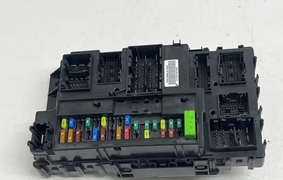 Ford Explorer VI Fuse module DG9T14B476B A2C7664131900 LU5T15604