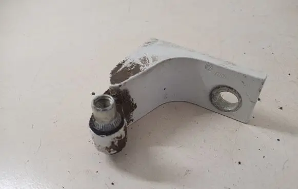 Volkswagen Transporter - Caravelle T5 Front door upper hinge 7H0831401E