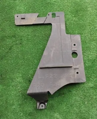 BMW 2 F22 F23 Center/middle under tray cover 7241837