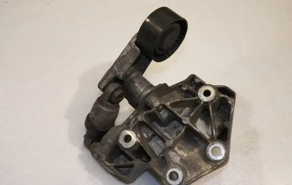 Renault Trafic III (X82) Generator/alternator bracket 117102877R 117501769R