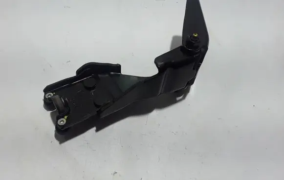 Chrysler Pacifica Sliding door middle roller runner 68185994AA