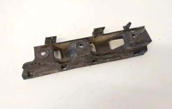 Front bumper mounting bracket