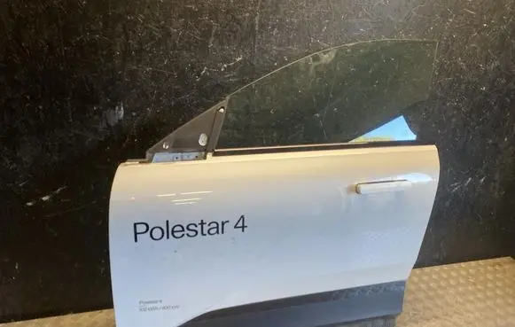Polestar 4 Front door