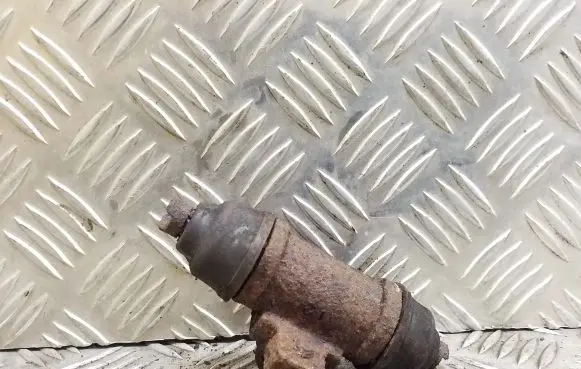 Volkswagen Transporter - Caravelle T4 Rear brake cylinder 
