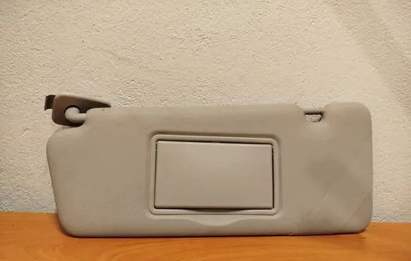 Sun visor