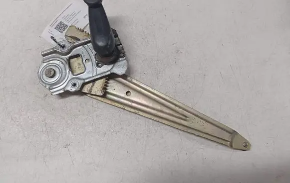Toyota Yaris Rear door manual window regulator