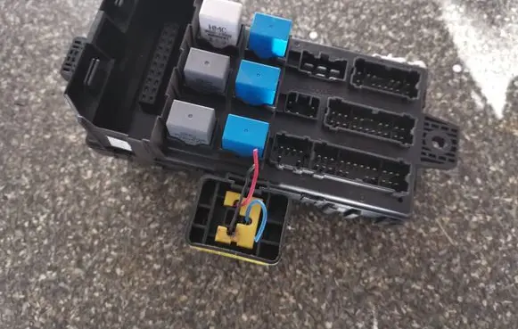 Hyundai Santa Fe Fuse module 9118826105