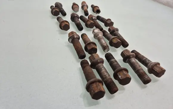 Mercedes-Benz GL X164 Nuts/bolts 