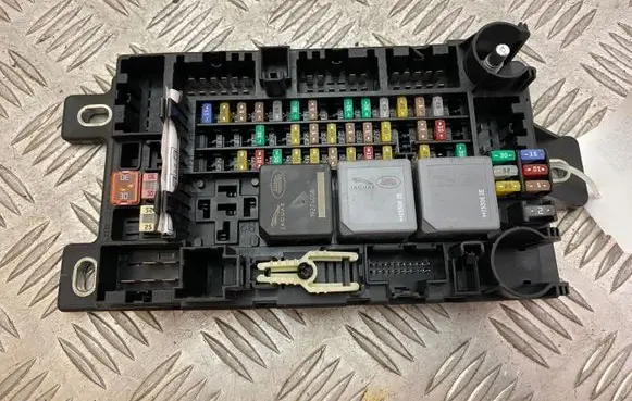 Land Rover Evoque II Fuse module K8D214N030AC