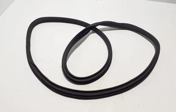 Rear door rubber seal (on body)