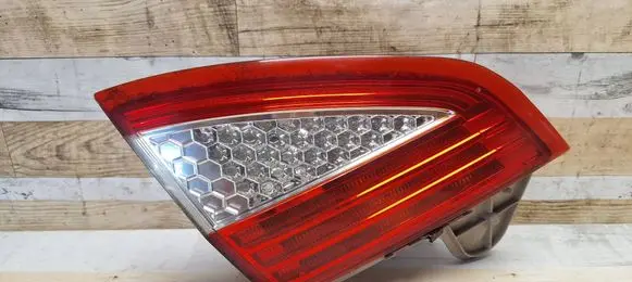Tailgate rear/tail lights
