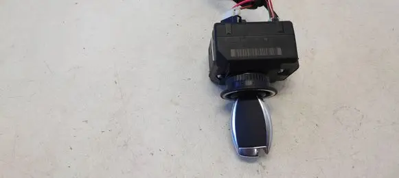 Mercedes-Benz C W204 Ignition lock A2075450108 2075450108