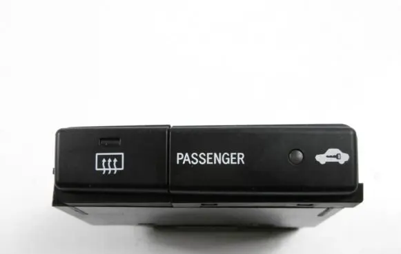 Toyota Avensis Verso Windscreen/window heater switch 84790-05130-C