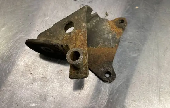 Volkswagen Golf II Engine mounting bracket