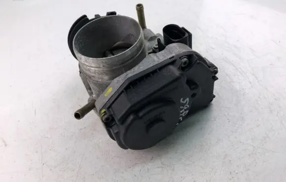 Volkswagen Golf IV Throttle valve 06A133064J