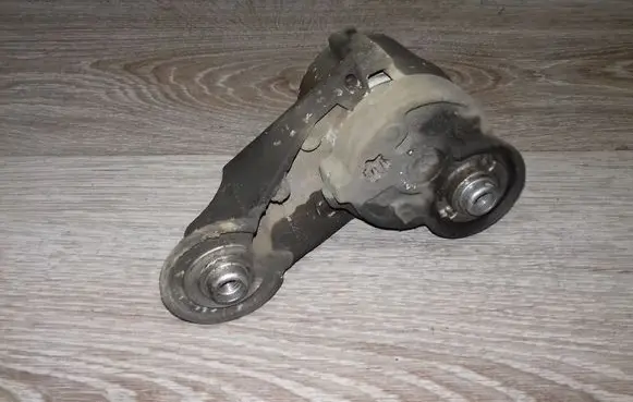 Volvo V70 Alternator belt tensioner 31251252