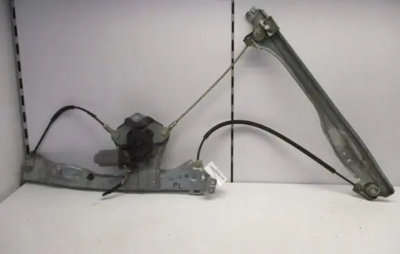 Renault Clio III Front door electric window regulator 8200291145C