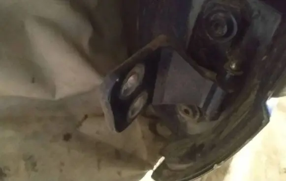 Renault Laguna I Rear door lower hinge