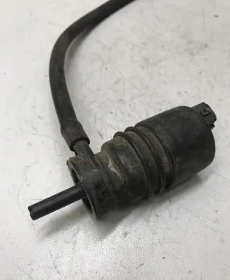 Volkswagen PASSAT B5 Windscreen/windshield washer pump PA6GBGF30