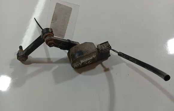 Volkswagen Touareg I Front height sensor lever 7L0616571