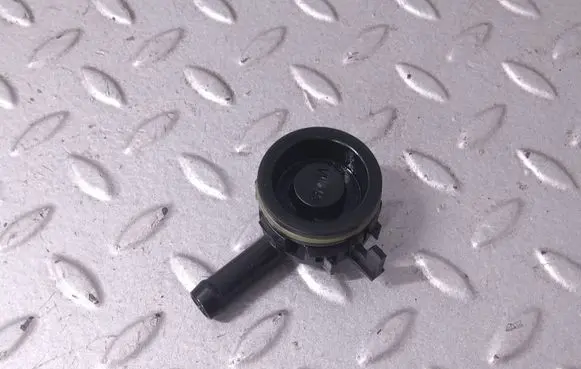 Skoda Fabia Mk3 (NJ) Breather valve 04E103175M