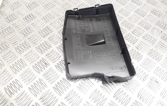 Toyota Verso Fuse box cover 8266205190