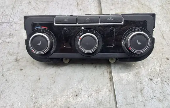 Volkswagen PASSAT CC Climate control unit